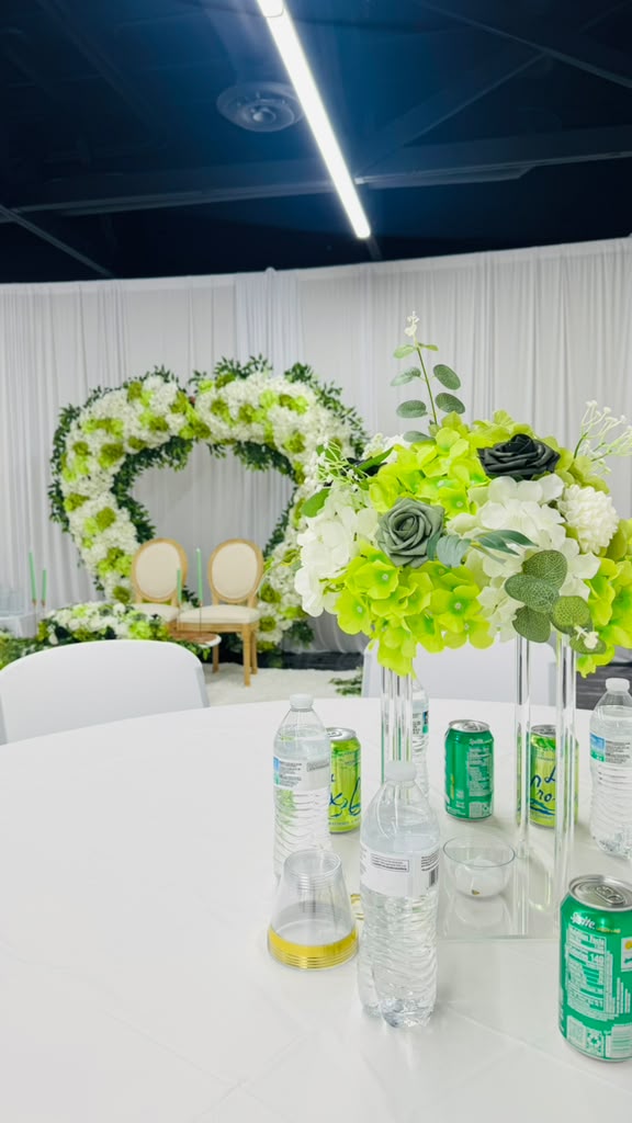 Hydrangea centerpiece on a round guest table